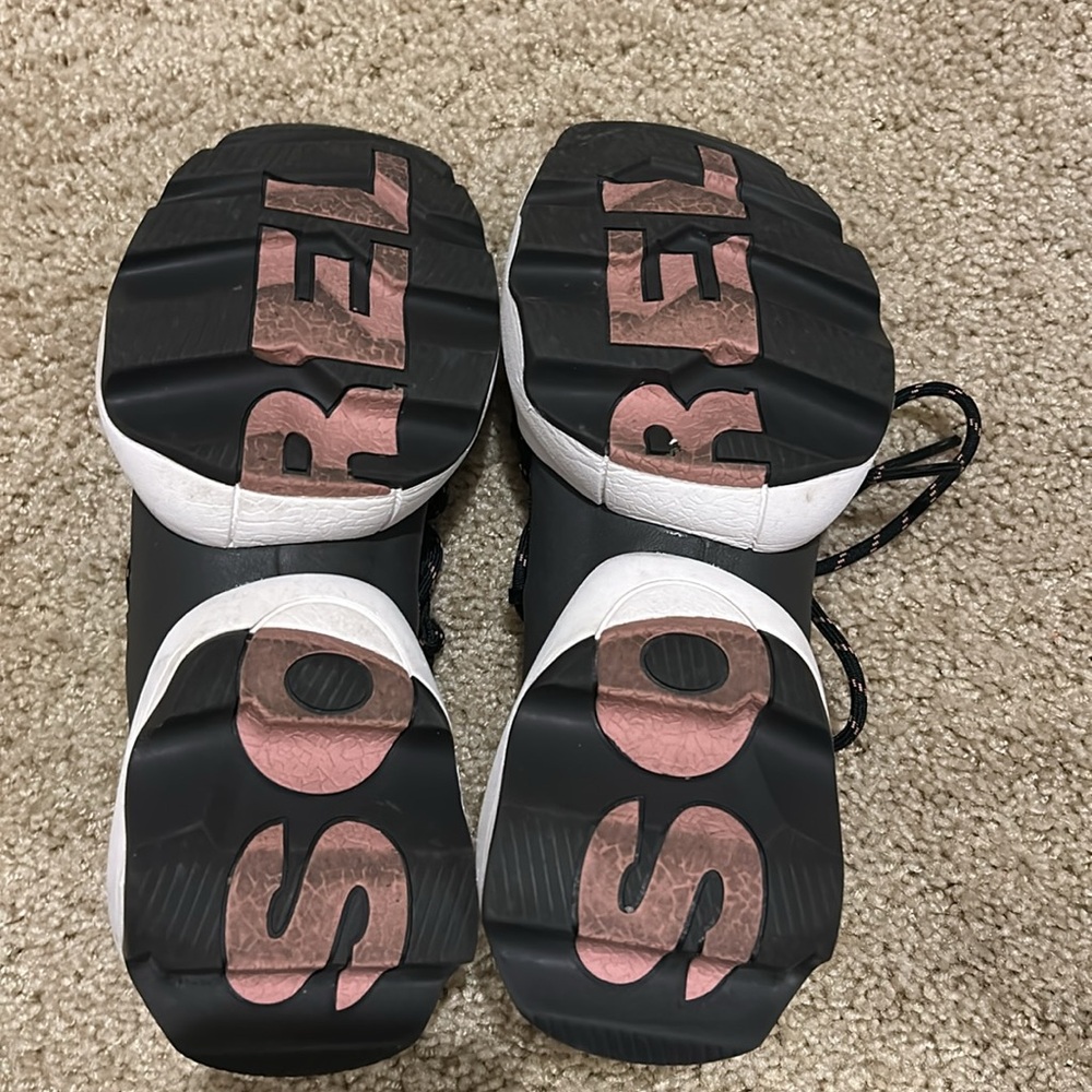 Sorel women’s sneakers /athletic shoes - Picture 4 of 5